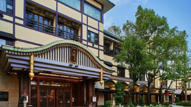 《珠海御溫泉》(任浸泡偏矽酸型溫泉)【荔枝柴燒鵝+非遺古法祕製叉燒宴】【滋補天麻桑拿大扇雞+巴掌大生蠔鮑魚宴】保證入住國際品牌旗下珠海智選假日酒店 珠海溫泉純玩2天團·潮人打卡點+ +愛情郵局+北山大院+(隱藏在珠海約900多年歷史的古村)
