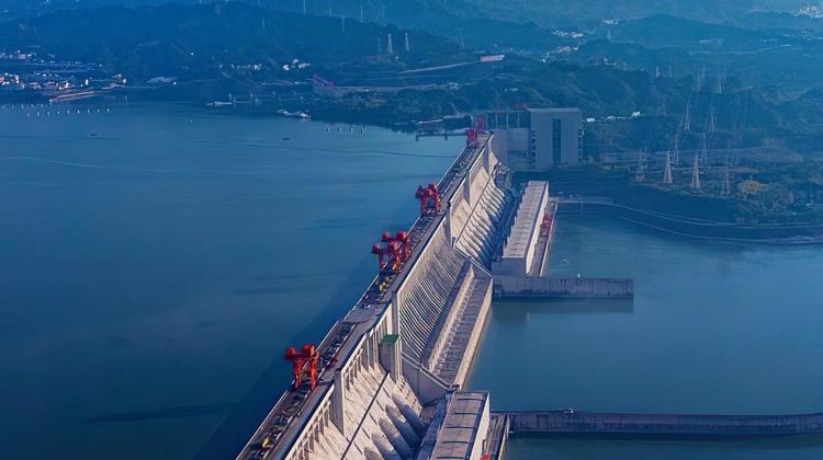 8D7N · Group Tours · Chongqing + Wuhan + Yangtze River Three Gorges + The Three Gorges Dam Tourism Area East Lake Scenic  Enjoy comfortable, private balcony cabins with lie-back river views