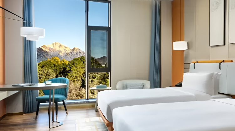 6-Day Yunnan Tour from Lijiang· Dali, Shangri-La, Tiger Leaping Gorge, Pudacuo National Forest Park, Songzanlin Temple, Jade Dragon Snow Mountain