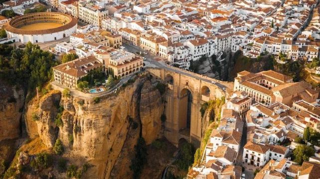 <5天>【易游欧洲 1人成团】欧洲2国·西班牙+葡萄牙+巴塞罗那+瓦伦西亚+格拉纳达+塞维利亚+里斯本+龙达+阿尔罕布拉宫+赠巴塞罗那Citywalk（单人免费拼房/可加购团前后酒店及接送机服务