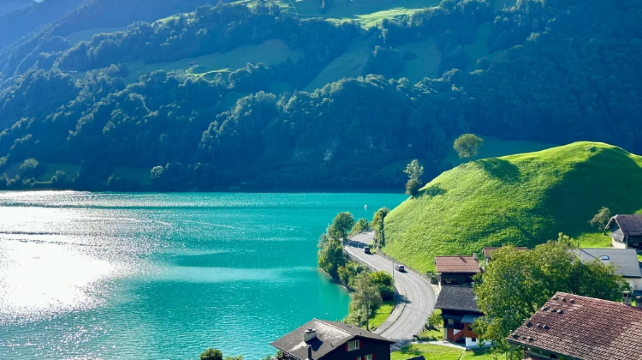 <5天>【瑞士迫降同款·乐享小团】·巴黎+日内瓦+伯尔尼+-因特拉肯+少女峰+卢塞恩+龙疆小镇+一比一复制迫降拍摄地瑞士全景地