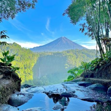 印度尼西亚巴厘岛+布罗莫火山+伊真火山+赛武千层瀑布+罗威纳海滩8日7晚自由行