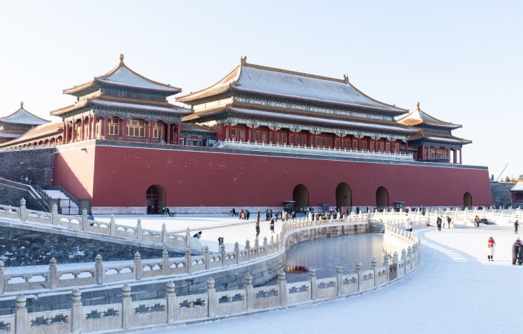 11-day 10-night · Group Tours · Shanghai + Suzhou + Hangzhou + Beijing + Xi'an · Small Boutique Group (Max 8 Guests): Join a comfortable shared tour with fellow international travelers, staying in 5-star hotels throughout for a premium experience. Highlights include exploring Jiangnan's misty riverside towns and poetic southern charm, discovering Beijing's imperial grandeur and cultural depth, and immersing yourself in Xi’an's Tang Dynasty splendor and Qin heritage.