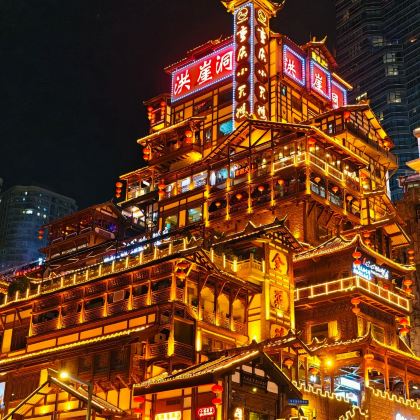 贵州贵阳+剑河仰阿莎温泉小镇+岜沙苗寨+肇兴侗寨+解放碑步行街+李子坝单轨穿楼观景平台+重庆园博园8日7晚私家团