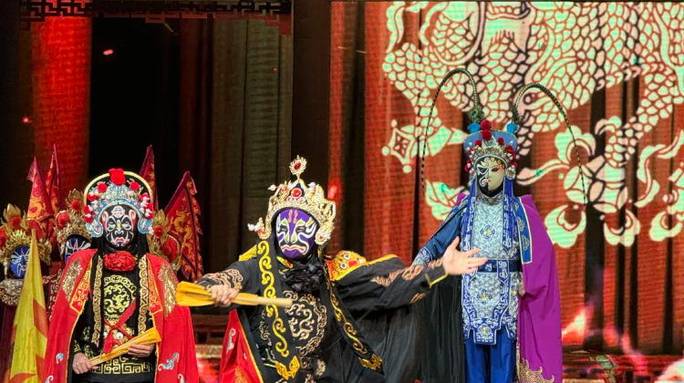 8-Day Sichuan & Chongqing Cultural Journey: Tour Chengdu Giant Pandas & Sanxingdui, Discover Wulong Karst & 3D Magic City, Experience Intangible Cultural Heritage & Night Cruise