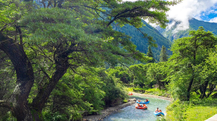 【成都出发】九寨沟风景区+四姑娘山景区+三星堆博物馆7日6晚私家团