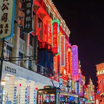 义乌+横店影视城秦王宫园区+横店影视城清明上河图园区+横店影视城梦幻谷园区+义乌小六石户外游乐园+德胜岩5日4晚私家团