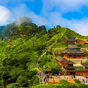 贵阳+黄果树+西江千户苗寨+荔波+梵净山6日5晚自由行