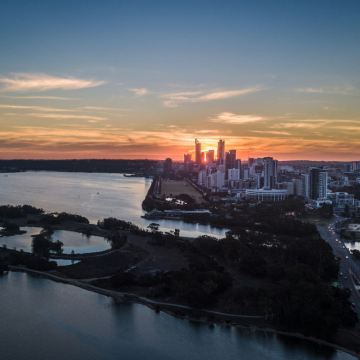 澳大利亚珀斯+赫特泻湖+卡尔巴里国家公园+自然之窗+巴瑟尔顿栈桥+玛格丽特河+凯维森野生动物园9日8晚私家团