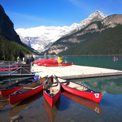 加拿大班夫国家公园+露易丝湖+莫兰湖+哥伦比亚冰川+玛琳湖5日4晚跟团游