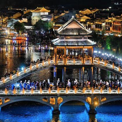 凤凰古城+芙蓉镇2日1晚跟团游