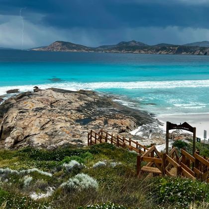 澳大利亚珀斯+巴瑟尔顿栈桥+玛格丽特河+奥尔巴尼+埃斯佩兰斯+波浪岩+约克+凯维森野生动物园+Lucky Bay8日6晚私家团