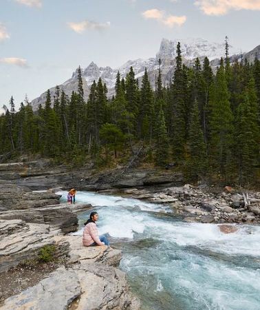 2D1N • Small Group 2 Days Tour Icefield Lake Louise and Moraine