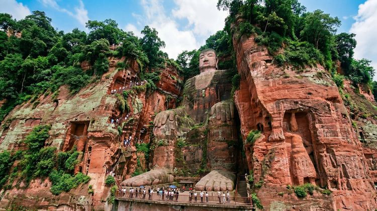 2D1N · Group Tours · Panda Encounter Tour: Round-trip High-speed Trains & Hiking at Leshan Giant Buddha