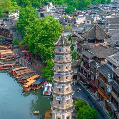 长沙+张家界+天门山+凤凰古城+芙蓉镇5日4晚私家团