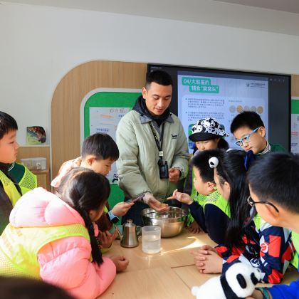 历史人文•成都+西安6天5晚亲子营+深度游学两大古都【大熊猫营养师丨秦俑小工匠丨小小考古学家丨地道老西安非遗活动丨川菜小厨师体验丨汉服穿越长安盛世】研学导师全程讲解+摄影师跟拍