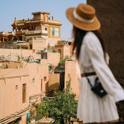 新疆乌鲁木齐+南疆+库尔勒+库车+喀什地区+喀拉库勒湖景区+帕米尔高原8日7晚自由行