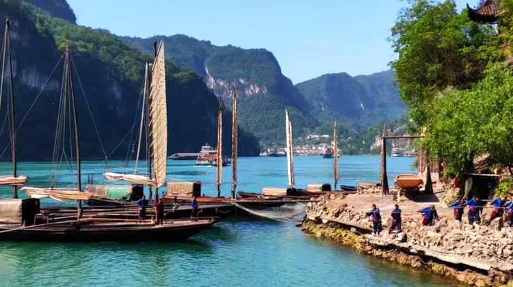 宜昌三峡人家+清江画廊+三峡大坝+三峡大瀑布4日3晚私家团·涵盖4大招牌5A景区〓0购物0自费#行程可调｜船过葛洲坝船闸+体验水涨船高+畅游西陵峡｜峡江风情三峡人家·土家哭嫁巫术表演｜穿越三峡大瀑布+船游清江画廊