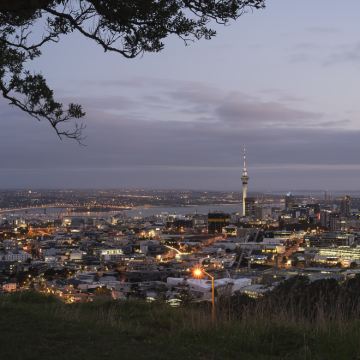 新西兰奥克兰+罗托鲁瓦+霍比特村+怀托摩萤火虫洞+怀·欧·塔普地热仙境5日3晚拼小团