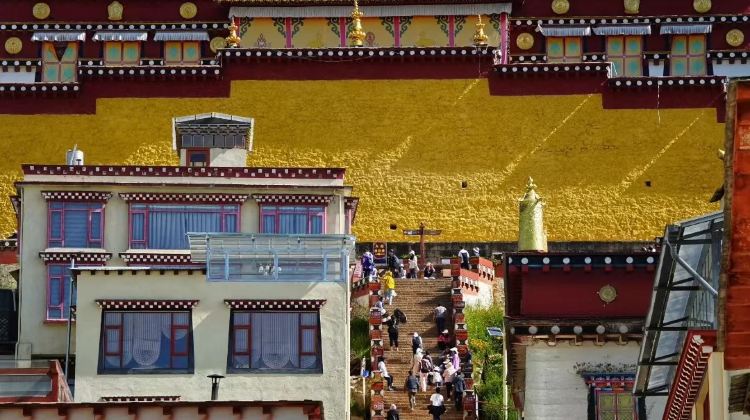 8D7N · Private Tours · Kunming + Dali City + Lijiang + Shangri-La: Yulong Snow Mountain, Erhai Lake, Dukezong Ancient Town