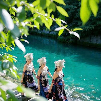 贵州贵阳+黄果树景区+荔波小七孔景区+西江千户苗寨+梵净山+镇远古城6日5晚私家团