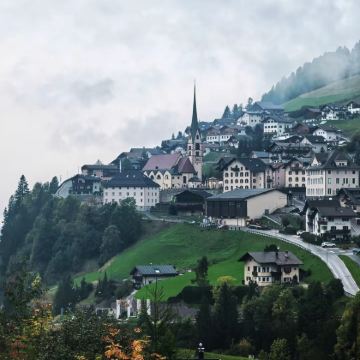 意大利+多洛米蒂山脉+少女峰+拉瓦莱多三峰山+龙疆湖+瑞士因特拉肯+采尔马特+苏黎世+日内瓦+阿彭策尔+沙夫豪森14日13晚私家团