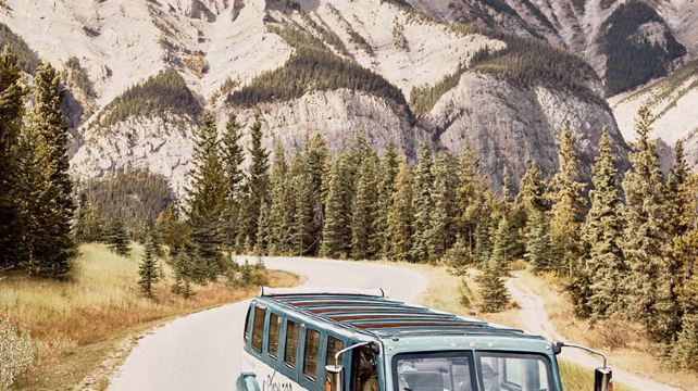 4-Day Canadian Rockies Scenic Group Tour from Calgary·Banff, Lake Louise, Jasper & Columbia Icefield, Scenic Lakes, Canyon Hikes, Ice Explorer & Maligne Lake Cruise | Max 24 Guests