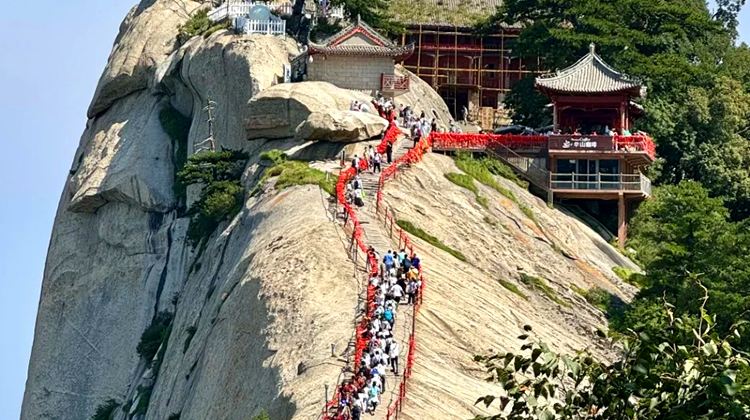 5-Day Private Exclusive Tour & No Stranger Sharing & Custom Itinerary & Emperor Qinshihuang's Mausoleum Site Museum + Terracotta Warriors DIY Experience + Grand Tang Mall + Mount Hua