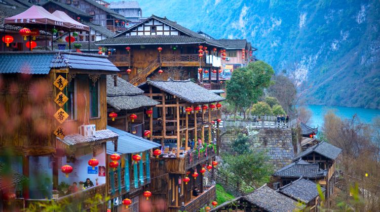 Chongqing + Wulong District + Fuling District + Pengshui County,Three Natural Bridges,Chiyoujiuli City,Gogntan Ancient Town,Eye in the Clouds.