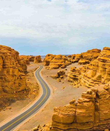 8D7N • Travel from Gansu to Xinjiang, cross the remote Dahai Road area, and admire the autumn colors of the poplar forests along the way
