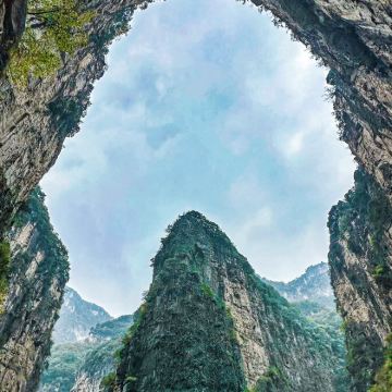 山西长治+神龙湾挂壁公路观景台+九天圣母庙+太行山大峡谷八泉峡景区5日4晚私家团