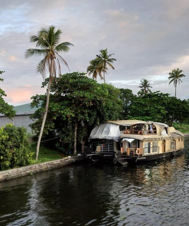 6D5N • From Kochi: 6-Day Kerala Tour with Houseboat Stay