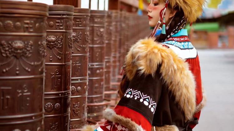 2D1N · Private Tours · Jiuzhaigou & Huanglong full tour - Complimentary hotel dinner & exclusive scenic photo service - Overnight at premium 5-Diamond hotel , Free SIM card & travel adapter on inquiry
