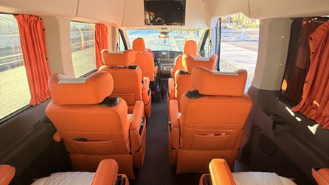 6-Day Luxury Yellowstone Tour from Las Vegas · Zion, Grand Teton, Horseshoe Bend, Lake Powel and Yellowstone Bear World | Max 10 