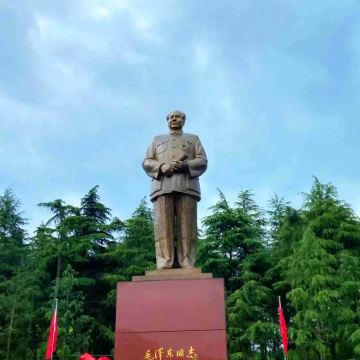 长沙+韶山毛泽东同志故居+张家界+天门山+凤凰古城4日3晚跟团游