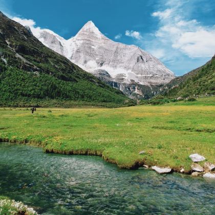 成都+四姑娘山景区+丹巴+新都桥+稻城县8日7晚私家团