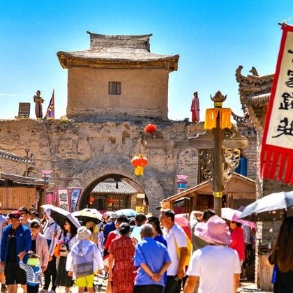 中国宁夏银川镇北堡西部影城+贺兰山岩画+腾格里沙漠+乌兰湖+拉僧庙+乌海湖3日2晚跟团游