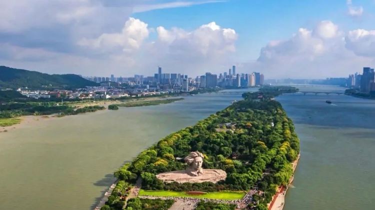 8D7N · Private Tours · Changsha + Tianmen Mountain National Forest Park + Zhangjiajie National Forest Park + Furong Town + Fenghuang Ancient Town