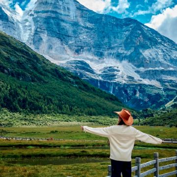 成都+稻城亚丁+新都桥7日6晚拼小团