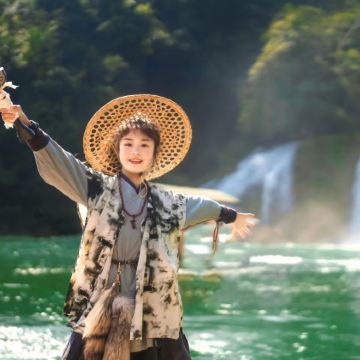 南宁+巴马+通灵大峡谷+德天跨国瀑布景区+明仕田园+北海+涠洲岛10日9晚私家团