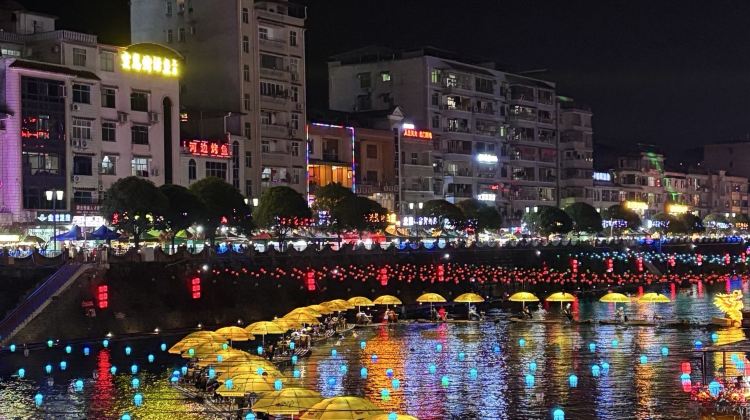 5D4N · Group Tours · Enshi City + Hefeng Pingshan Tourist Area + Enshi Suobuya Stone Forest Scenic Area + Enshi Grand Canyon Scenic Area
