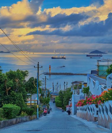 6D5N • Lingnan Cultural Experience Tour: Classical Gardens, Foshan Ancestral Temple, Xiguan Alleys, Zhongshan History, Zhuhai Coast, Shenzhen Tech & Locals-Recommended Cantonese Food Streets
