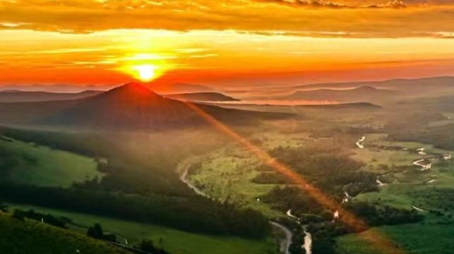 5-Day Northern China Private Tour from Beijing·Chengde Mountain Resort, Simatai Great Wall, Saihanba | Grassland Mongolia Nadam Festival | Ewenki Reindeer Tribe Experience