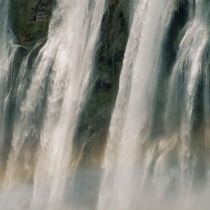 贵州黄果树景区+西江千户苗寨+荔波5日4晚跟团游