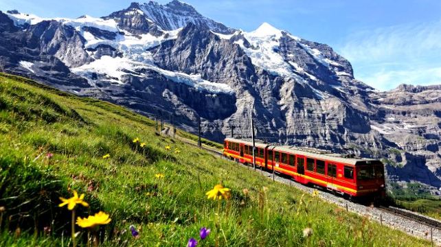 <10天>【法意瑞三國深度遊】·行家優選+單程路線+四星酒店+法意瑞深度遊+五漁村+錫耶納古城+奧爾恰谷+絲柏樹小徑+龍疆小鎮+巴黎兩宮深度講解+塞納河遊船