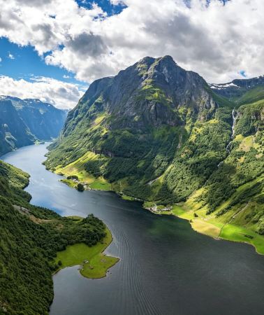 12D10N • Customize your trip: Finland + Norway: Santa Claus Village + Aurora glass igloo accommodation + Sampo Icebreaker cruise + King crab fishing on icy sea + Crossing the Arctic Circle