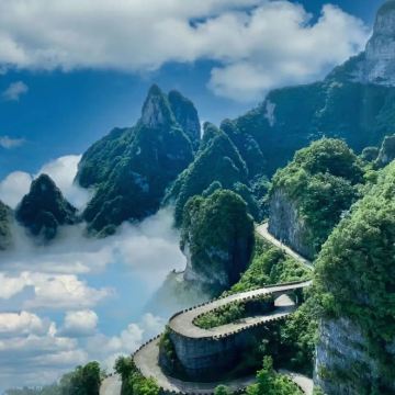 长沙+岳麓书院+橘子洲景区+湖南省博物馆+武陵源+天门山+凤凰7日6晚跟团游