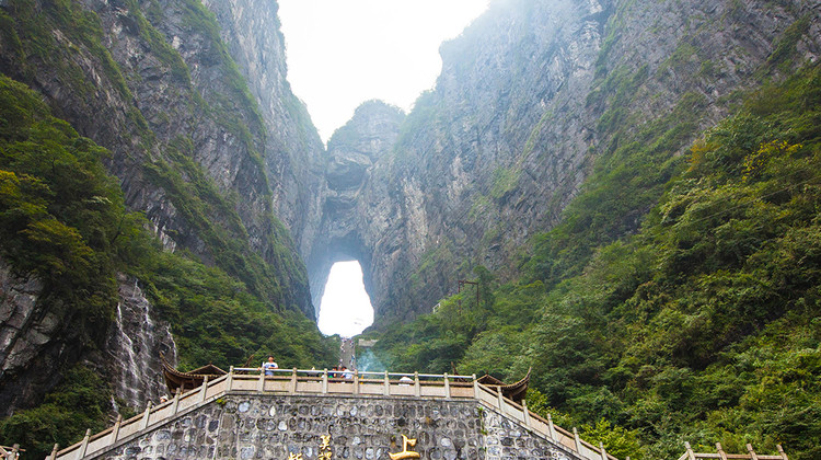 张家界+芙蓉镇+韶山旅游区8日7晚跟团游·长沙+韶山+张家界+凤凰古城+南岳衡山+岳阳楼8日游