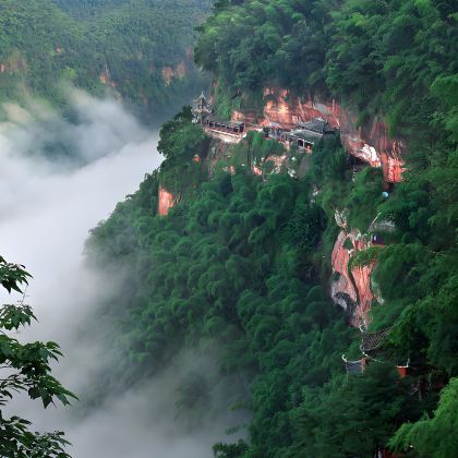 宜宾+蜀南竹海+李庄文化旅游度假区+宜宾市翠屏山景区+兴文石海+四川省宜宾五粮液酒厂5日4晚私家团