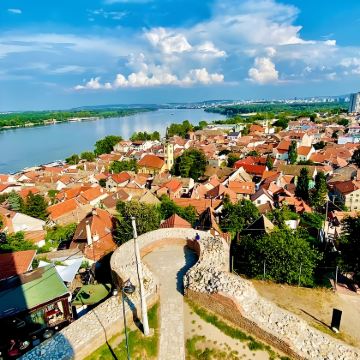 塞尔维亚+木头村+泽蒙8日7晚私家团